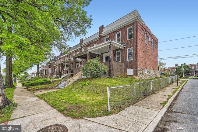 Primary Photo - 118 N Hilton St