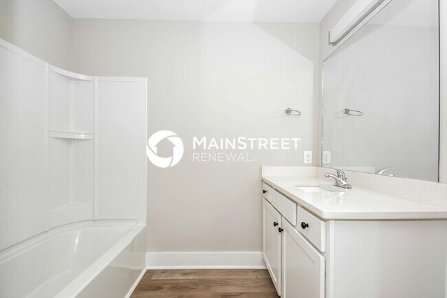 Building Photo - 3 Bedroom Pet-Friendly Home in Gallatin, TN with Main Street Renewal