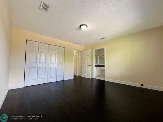 Building Photo - 3118 Coral Ridge Dr