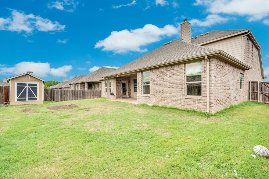 Building Photo - 437 Whispering Willow Dr