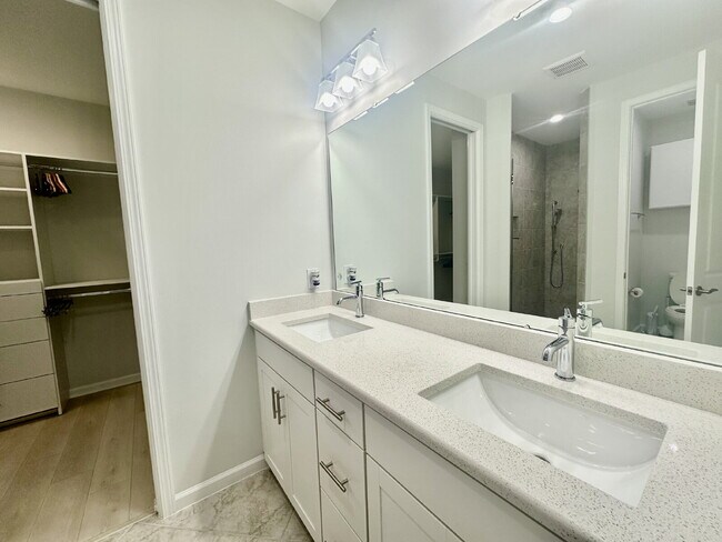 Building Photo - Margaritaville Two Bedroom Fully Furnished Home!