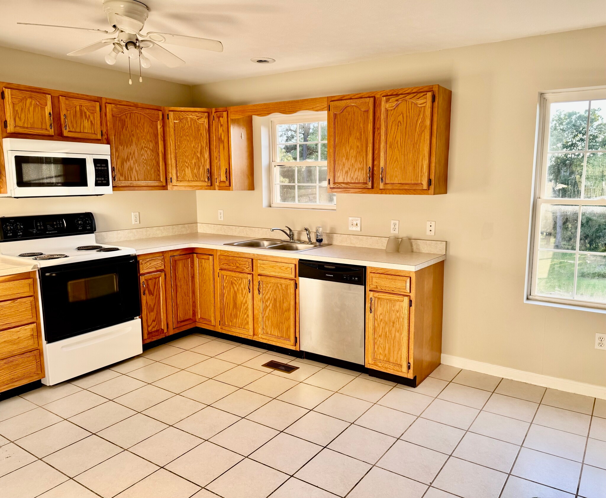 Kitchen - 3 Frankie Ln