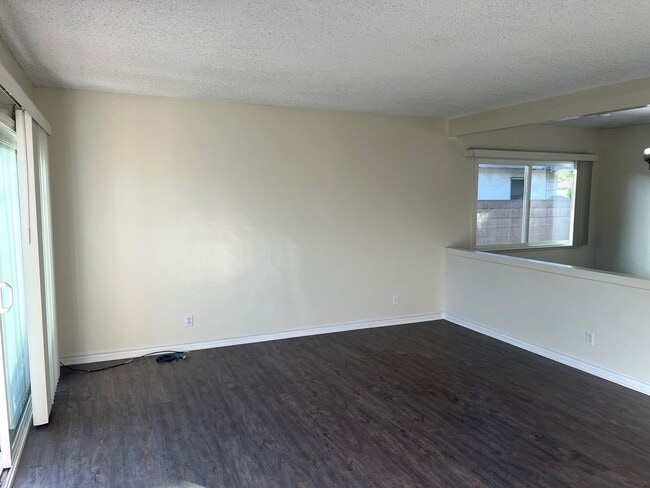 Building Photo - Beautiful 4 Bedroom Home in Huntington Beach
