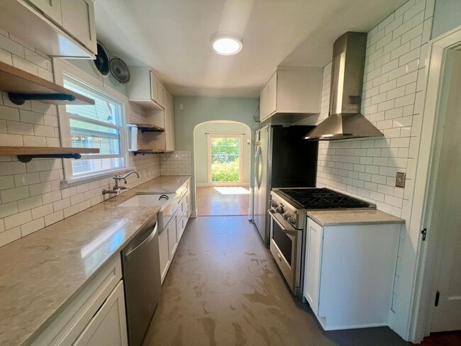 Building Photo - PENDING APPLICATION; Charming 4BD Olympia ...