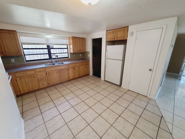 Building Photo - Charming Four Bedroom One Bathroom House p...