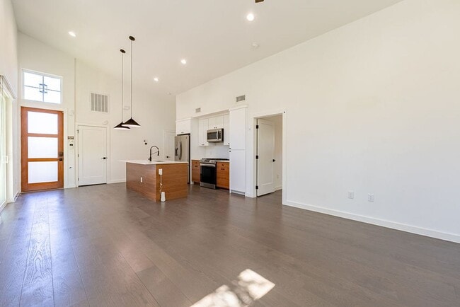 Building Photo - Discover Your Dream Home: Elegance, Comfort, and Modern Living All in One Stunning Package!