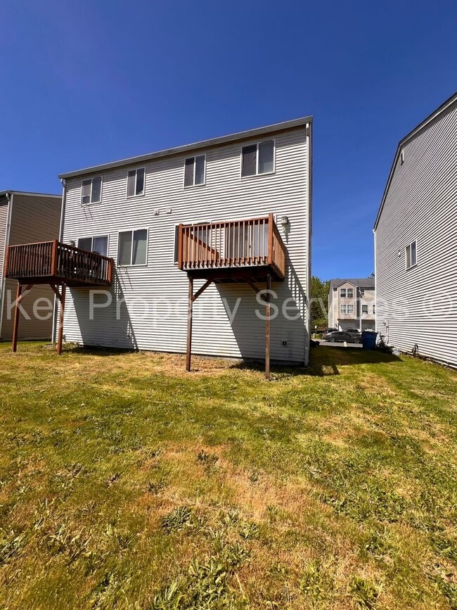 Building Photo - Orchards Townhome with Extra Deep Garage