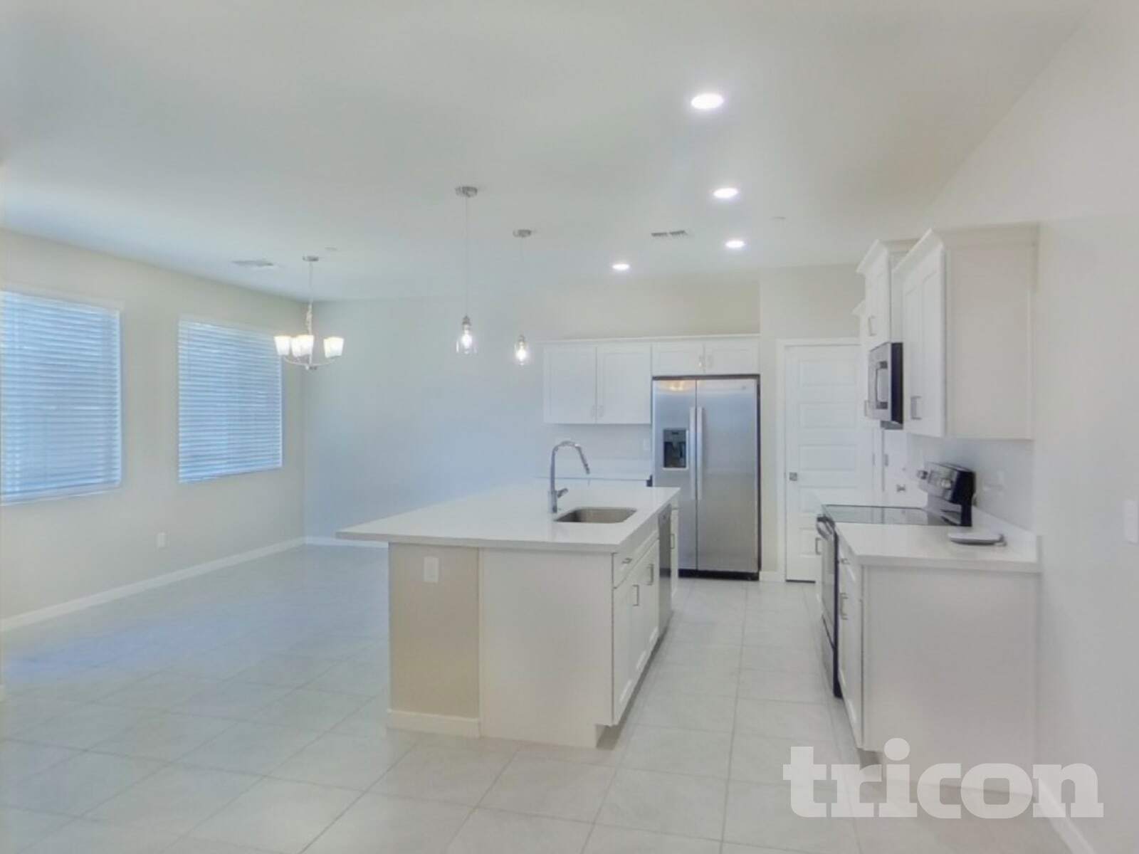 Building Photo - 1349 N Parkcrest