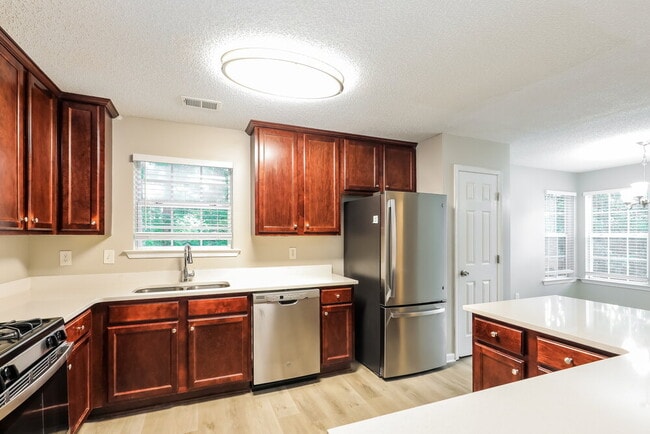 Building Photo - 916 Summit Park Trail