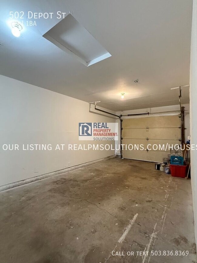 Building Photo - 502 Depot St