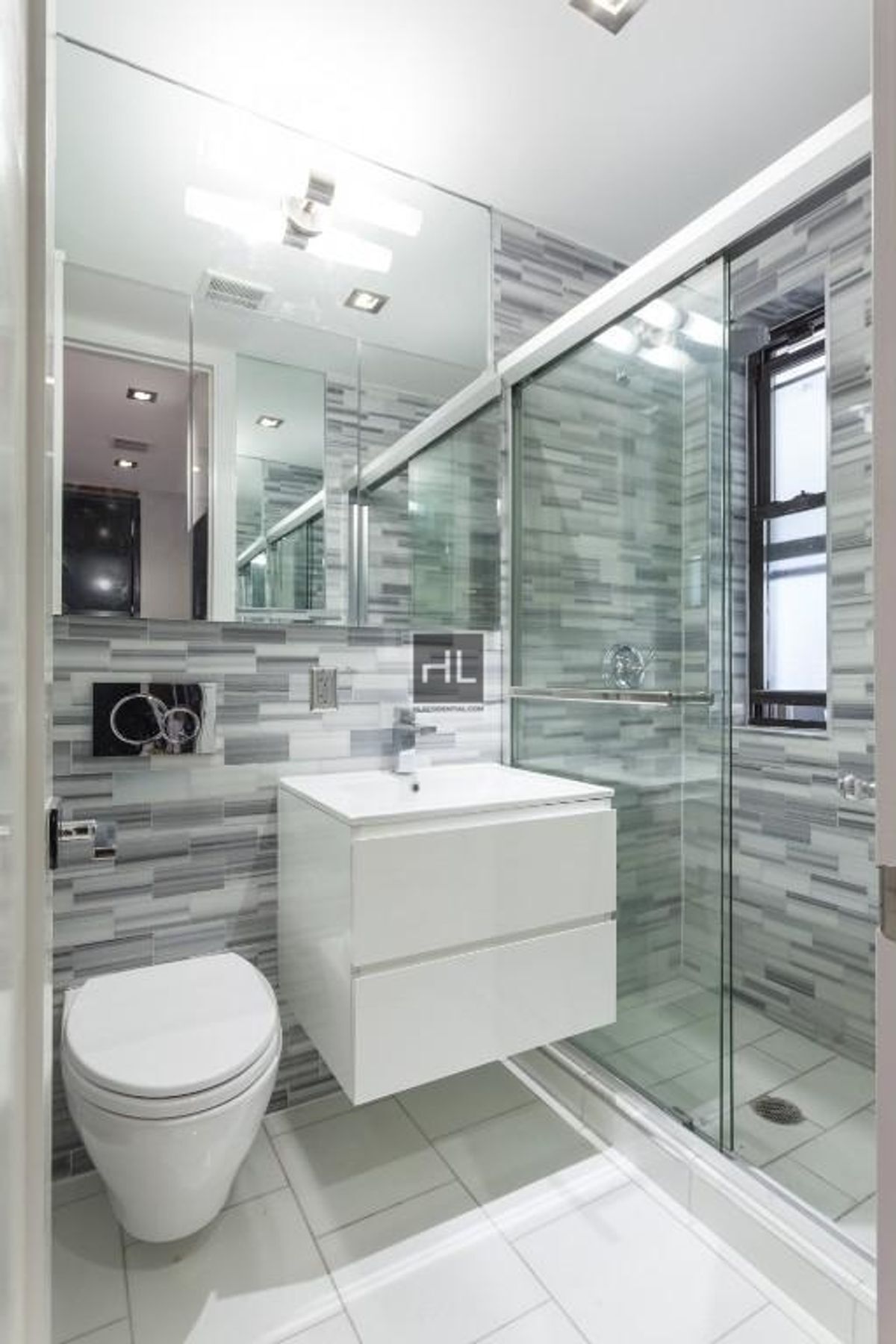 Building Photo - 2ND AVE.