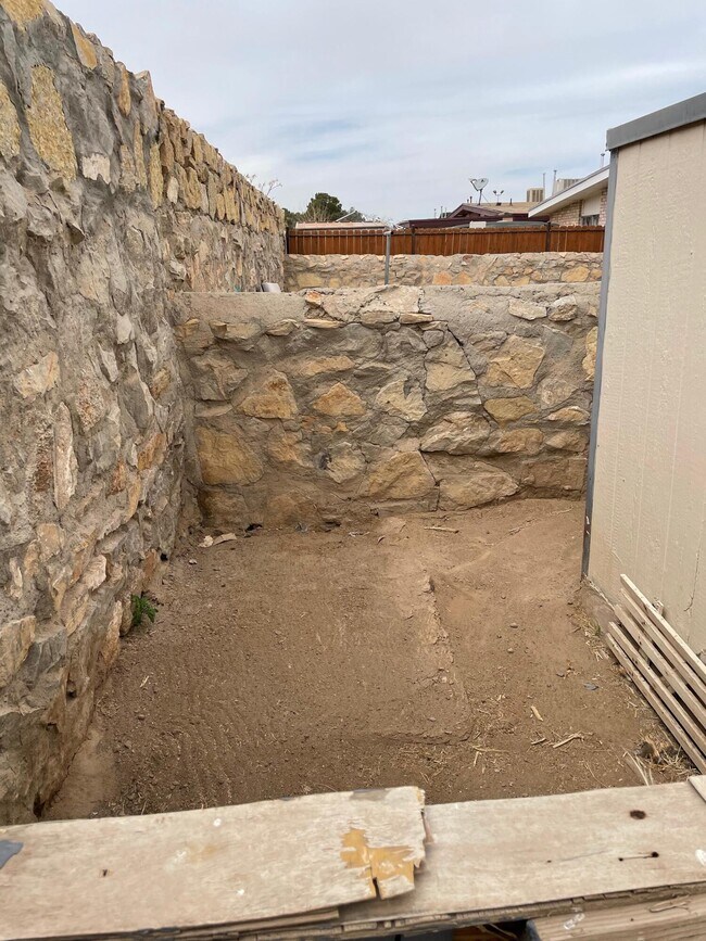 Building Photo - 8154 St Andrew Ln