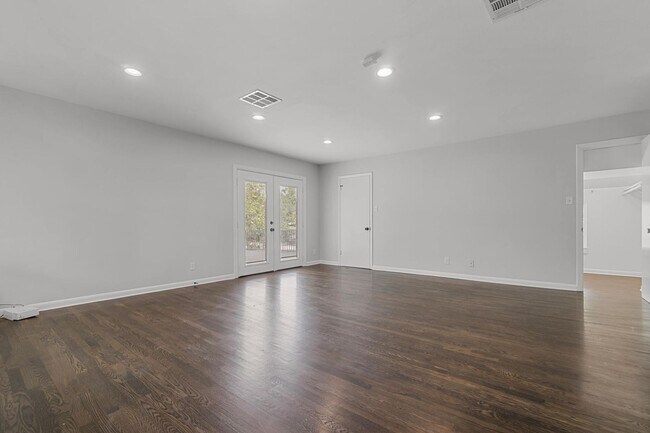 Building Photo - Tarrytown STUNNER!!!