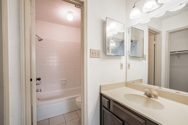 Building Photo - 12500 Brookglade Cir