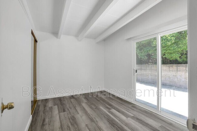 Building Photo - 1588 Ridgecrest Rd