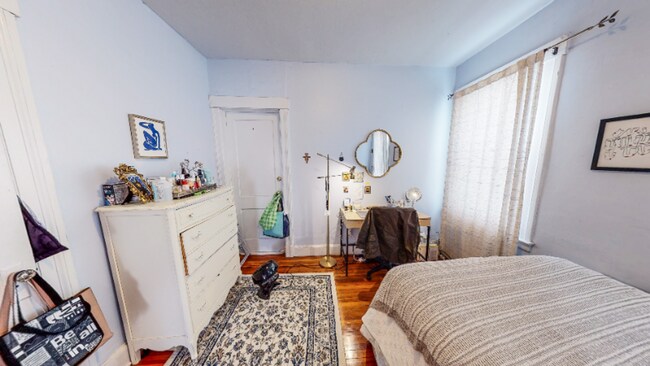Building Photo - Large Science Hill 3BR with Dual Balcony A...