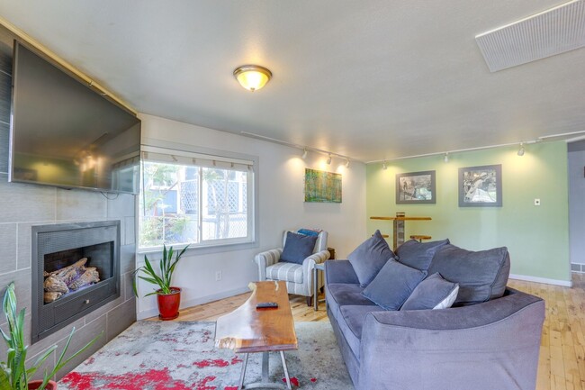 Building Photo - Charming 2Bed 2bath House in Denver