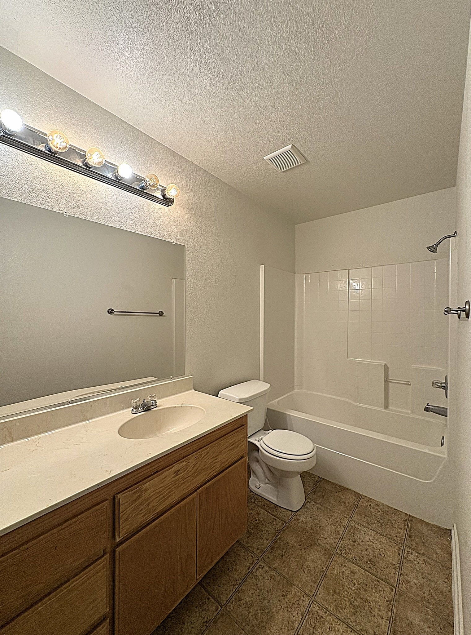 Building Photo - 2706 Ashley Dr