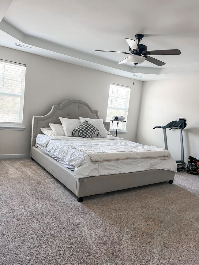 Building Photo - Gorgeous 3 Bed + Bonus in Hubert!!!!