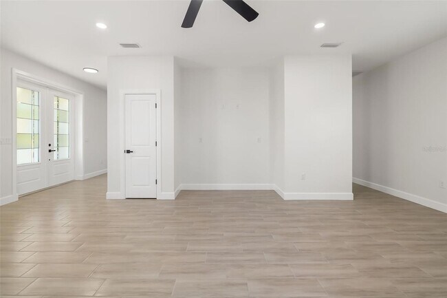 Building Photo - 118 Ruby Ave N