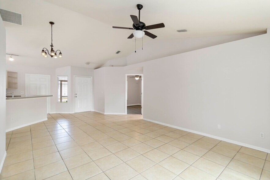 Building Photo - 1612 Summer Breeze Way
