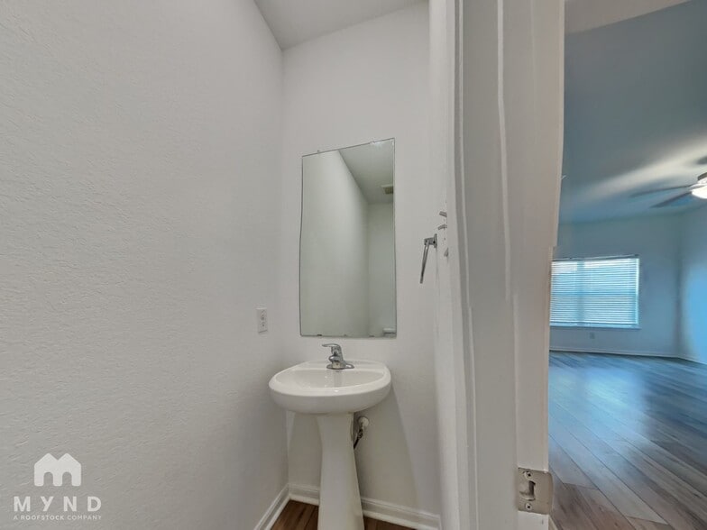 Building Photo - 10824 Quinn Ct