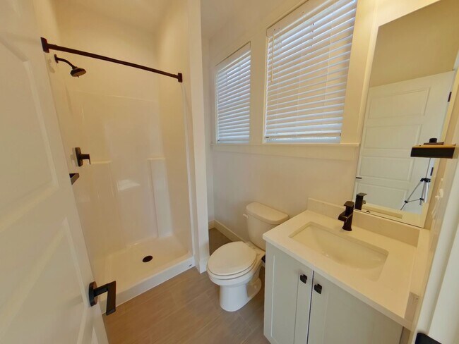 Building Photo - 2790 NW Harrison Blvd