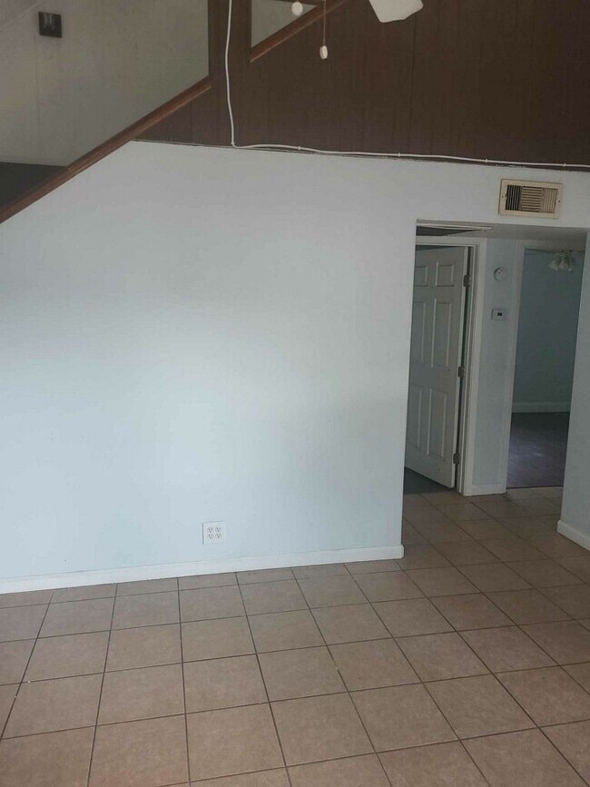 Building Photo - 2300 Live Oak St
