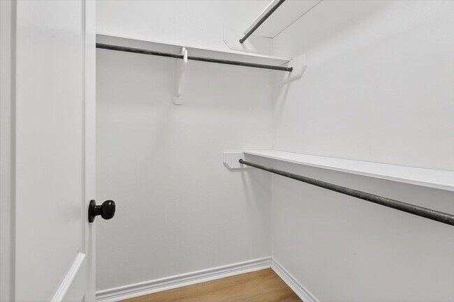 Building Photo - 4453 Lake George Dr