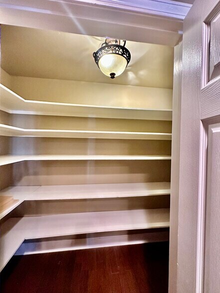 pantry - 4514 Woodlyn Dr