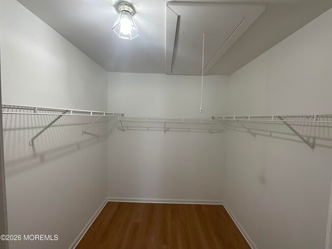 Building Photo - 1121 Roseberry Ct