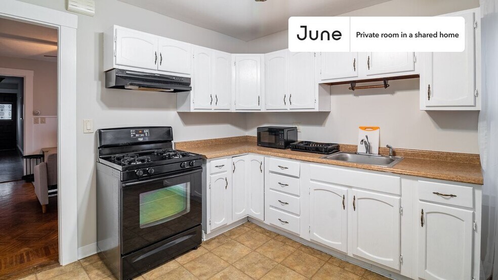 Building Photo - Room in Shared 3 bed/1 bath home