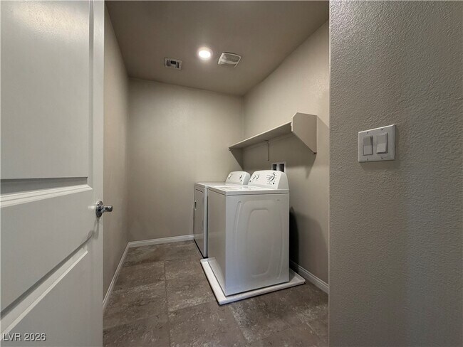 Building Photo - 10877 El Camino Rd