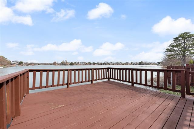 Building Photo - 1317 Lakeshore Dr