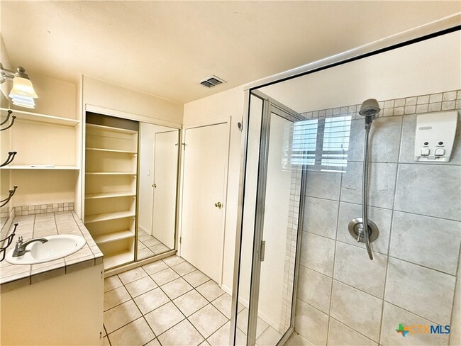 Building Photo - 275 Halm Dr