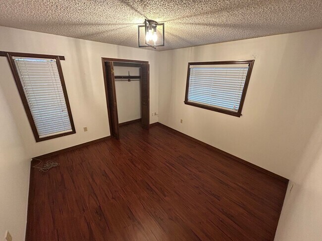 Building Photo - Spacious 3-Bedroom Home with Fenced Yard &...