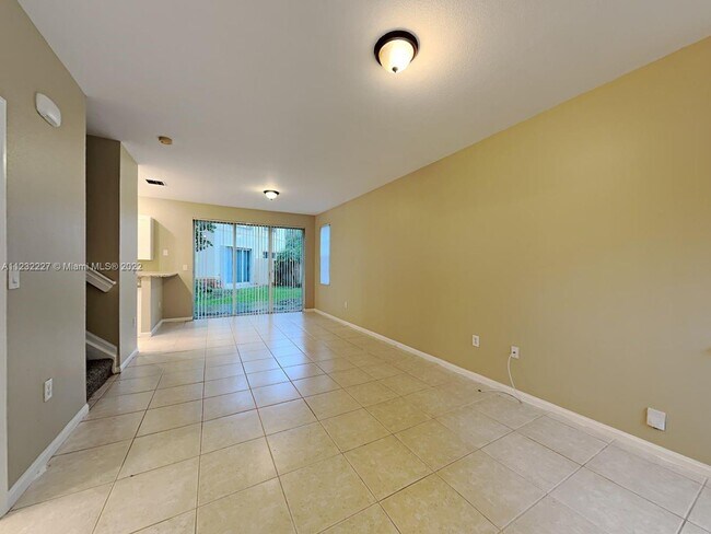 Building Photo - 703 NW 170th Ter
