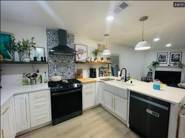 Building Photo - 40 Triumph Ct