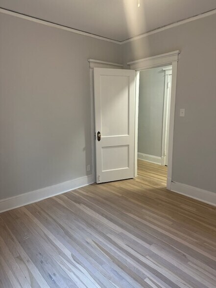 Building Photo - 4425 N Paulina St