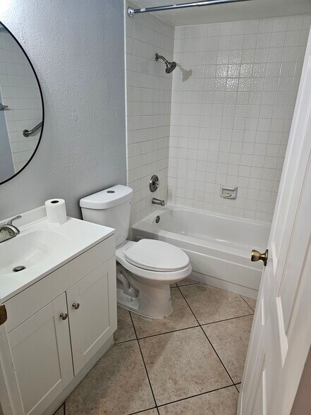 Building Photo - 2867 Bamboo Ct