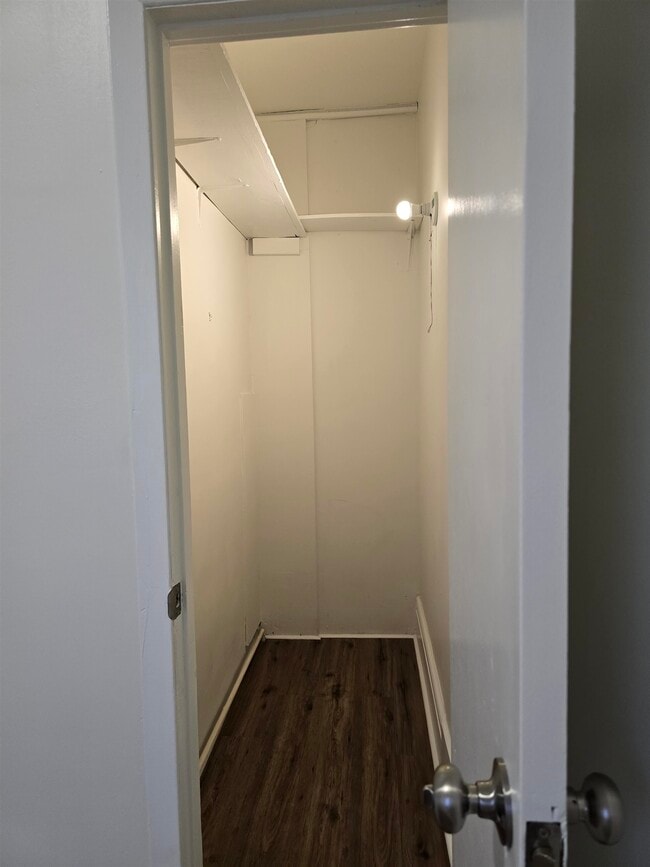 Building Photo - 1709 Kerrigan Ave