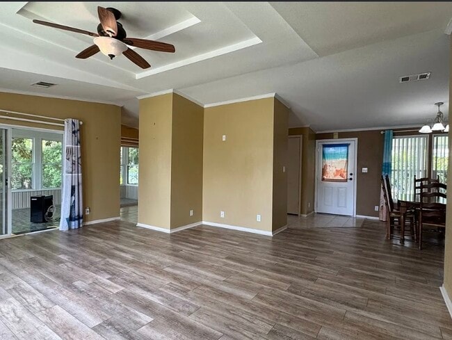 Building Photo - 128 Deer Run Lake Dr