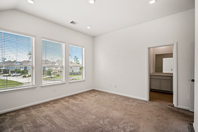 Building Photo - 613 Royal Arch Dr