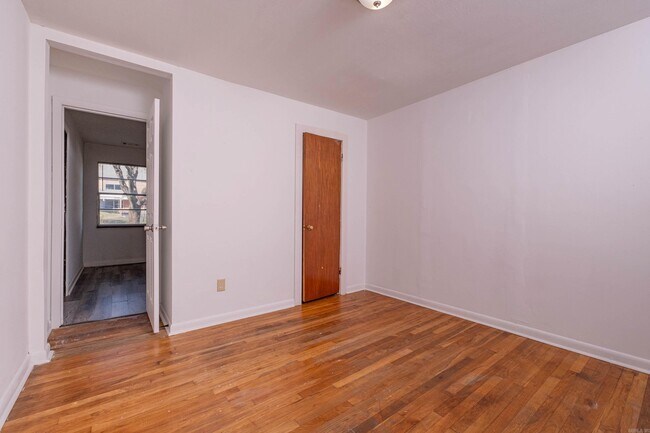 Building Photo - 917 N East St