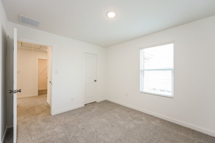 Building Photo - 15522 Crescent Pne