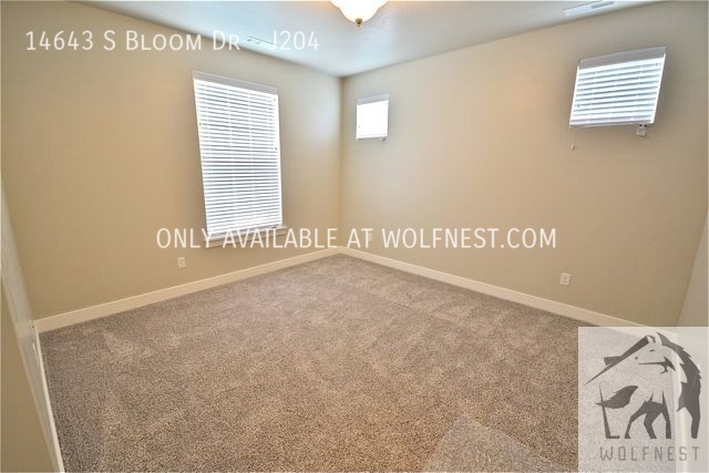 Building Photo - Stunning 3 Bedroom Herriman Condo! No Depo...