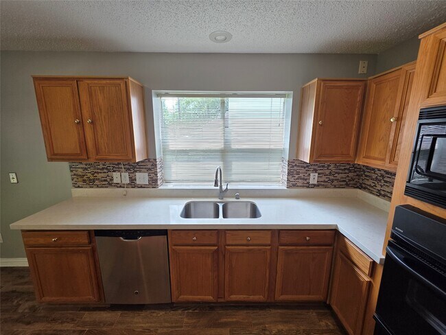 Building Photo - 19 Evening Song Ct