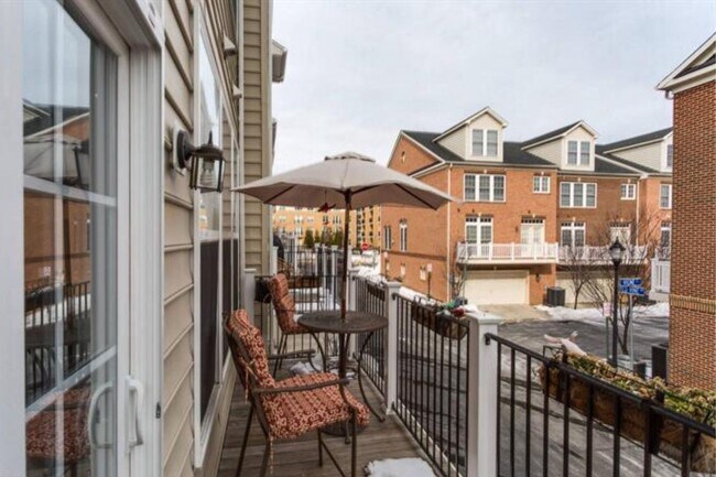 Building Photo - 2149 Red Vine Dr