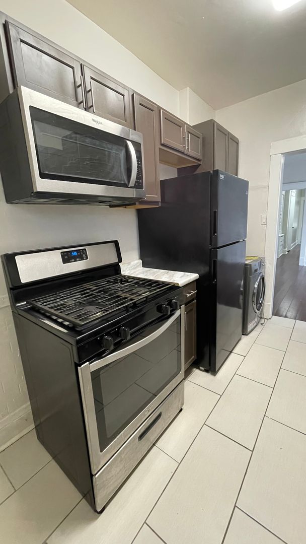 Building Photo - Completely remodeled 2 bedroom apartment n...