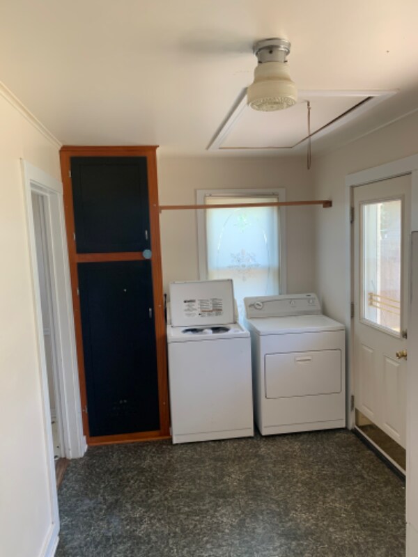 Building Photo - 533 E 9th St